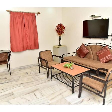 Hotel Dwarka, נאגפור מראה חיצוני תמונה