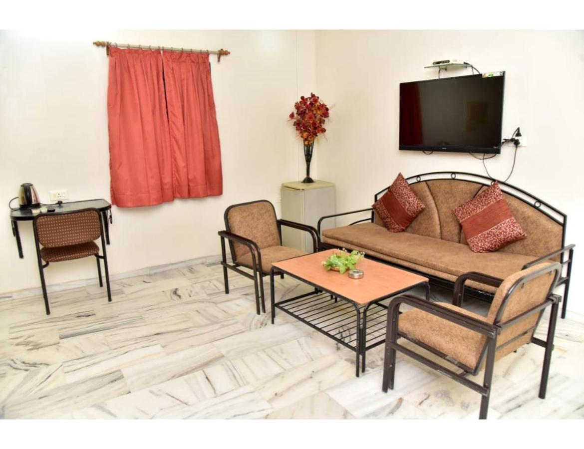 Hotel Dwarka, נאגפור מראה חיצוני תמונה