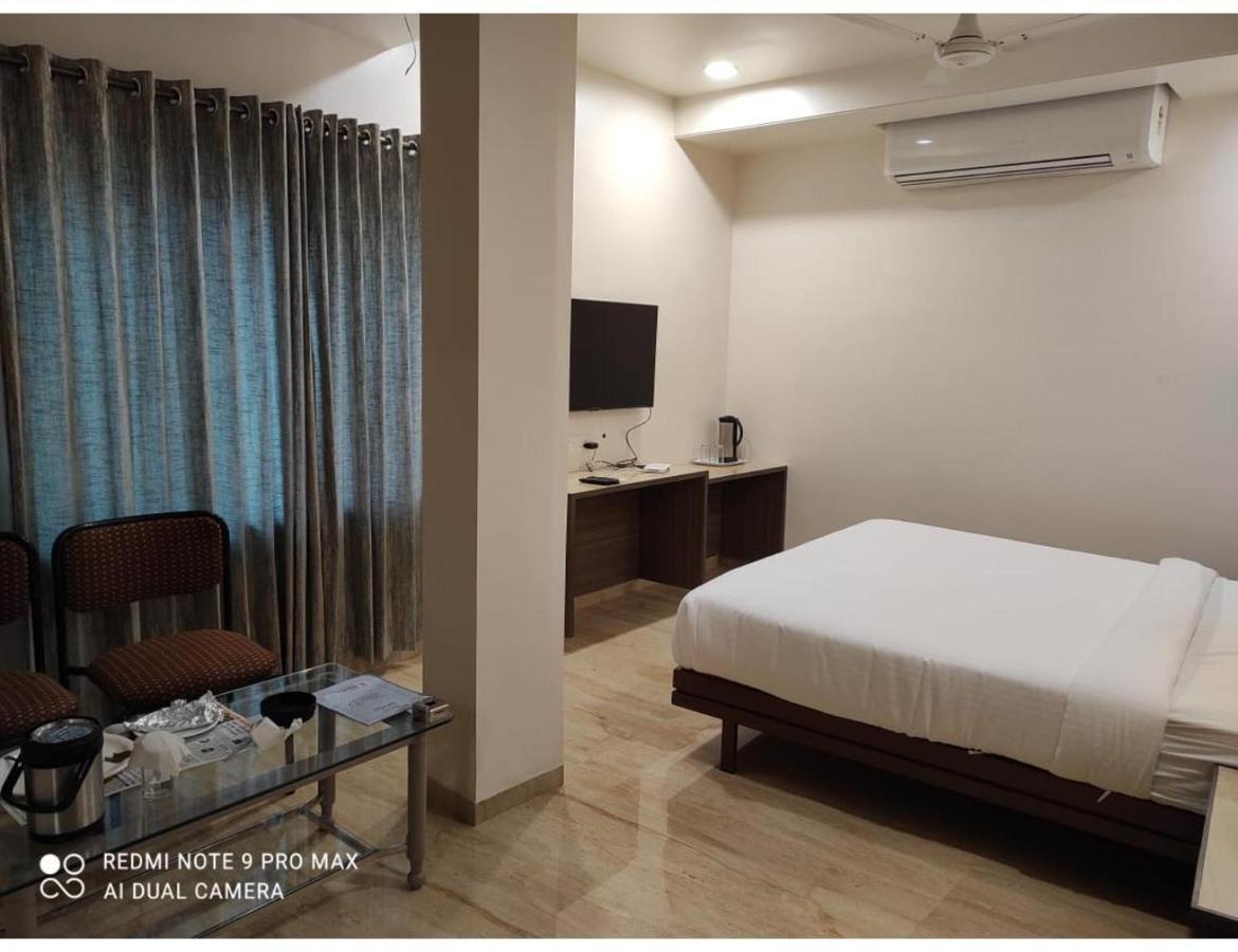 Hotel Dwarka, נאגפור מראה חיצוני תמונה