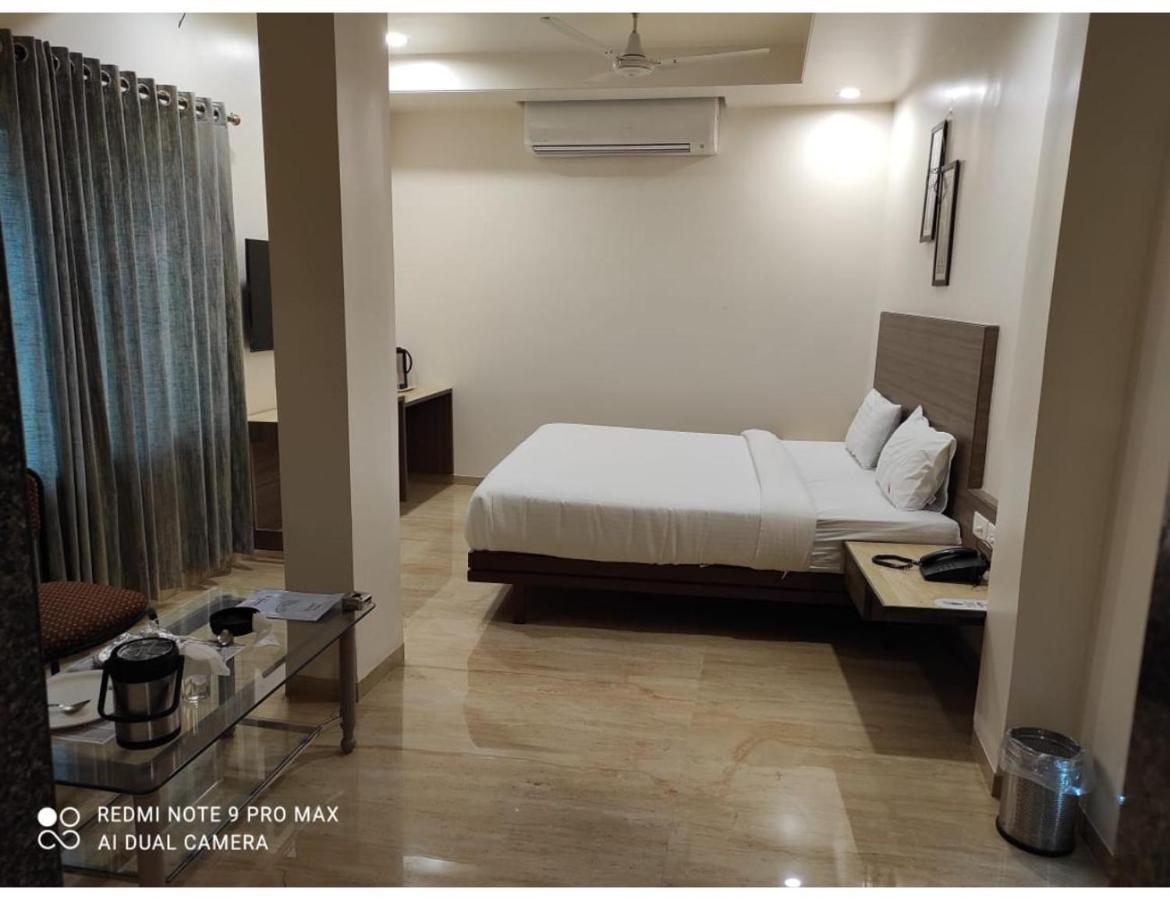 Hotel Dwarka, נאגפור מראה חיצוני תמונה